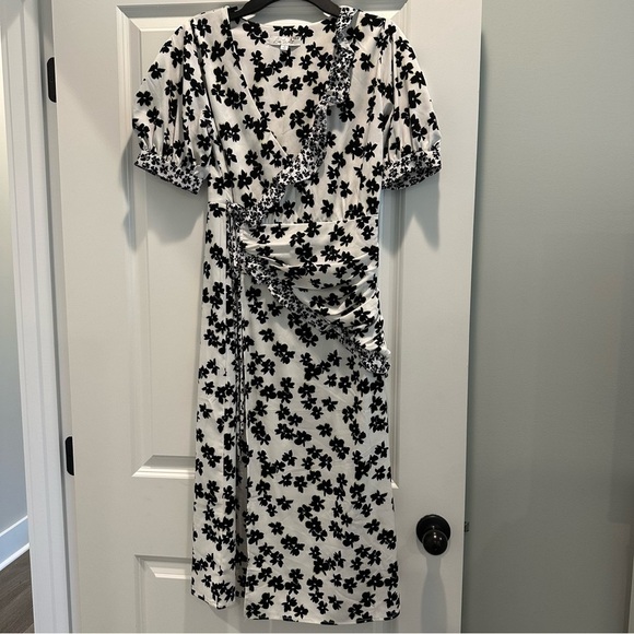 Love, Whit by Whitney Port Dresses & Skirts - Love, Whit by Whitney Port Black and White Floral Wrap Dress